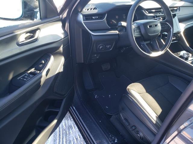 New 2025 Jeep Grand Cherokee Altitude image 12