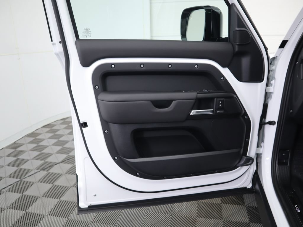 New 2026 Land Rover Defender 110 V8 image 25