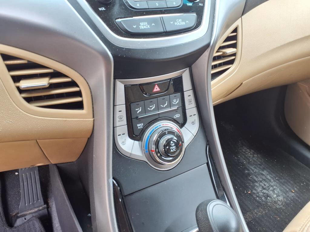 Used 2013 Hyundai Elantra GLS w/ Preferred Pkg FWD image 16