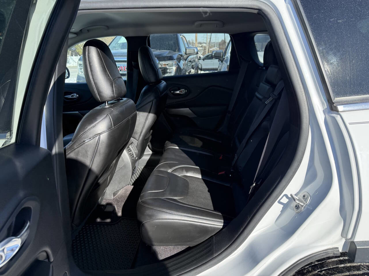 Used 2019 Jeep Cherokee Latitude Plus w/ Cold Weather Group image 15