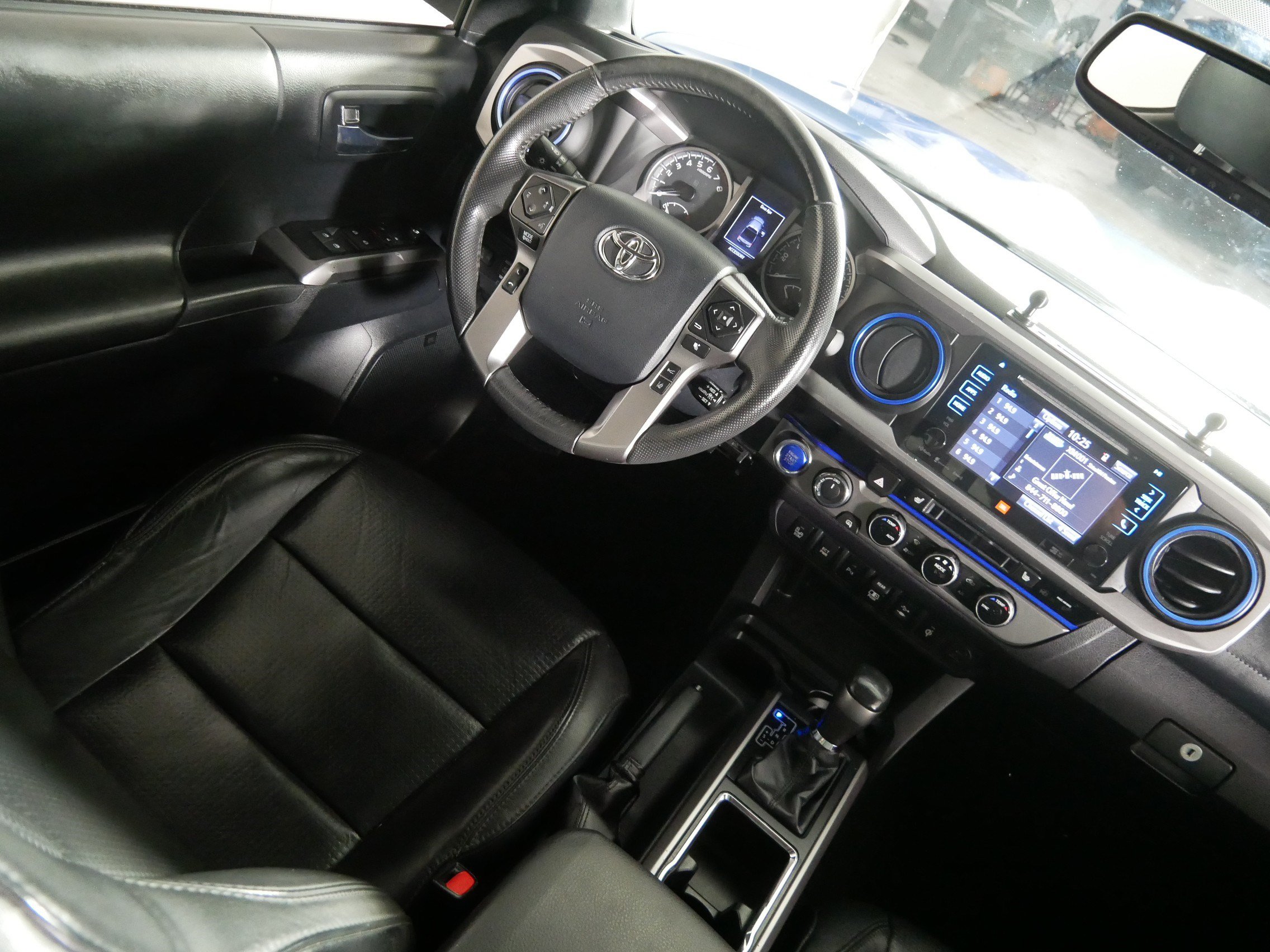 Used 2018 Toyota Tacoma Limited AWD/4WD image 9