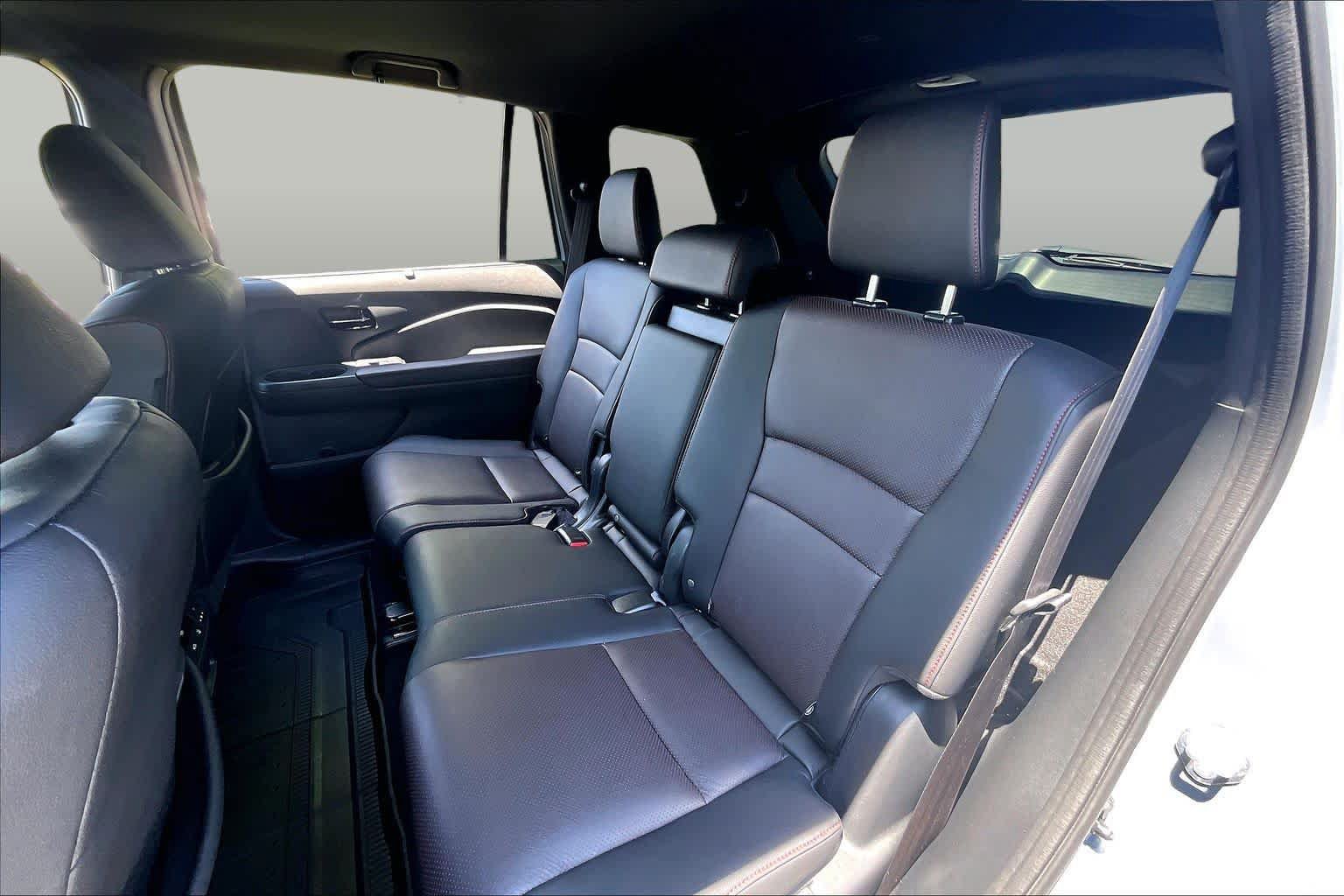 Certified 2024 Honda Passport Black Edition image 20
