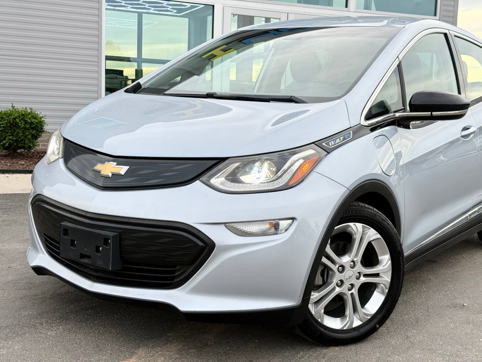 Used 2018 Chevrolet Bolt LT FWD image 4