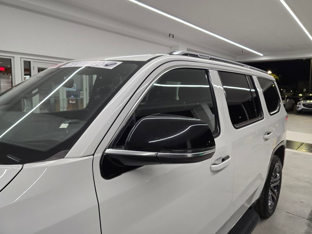 Used 2024 Jeep Wagoneer Series II w/ Flexible Seating Group RWD image 10