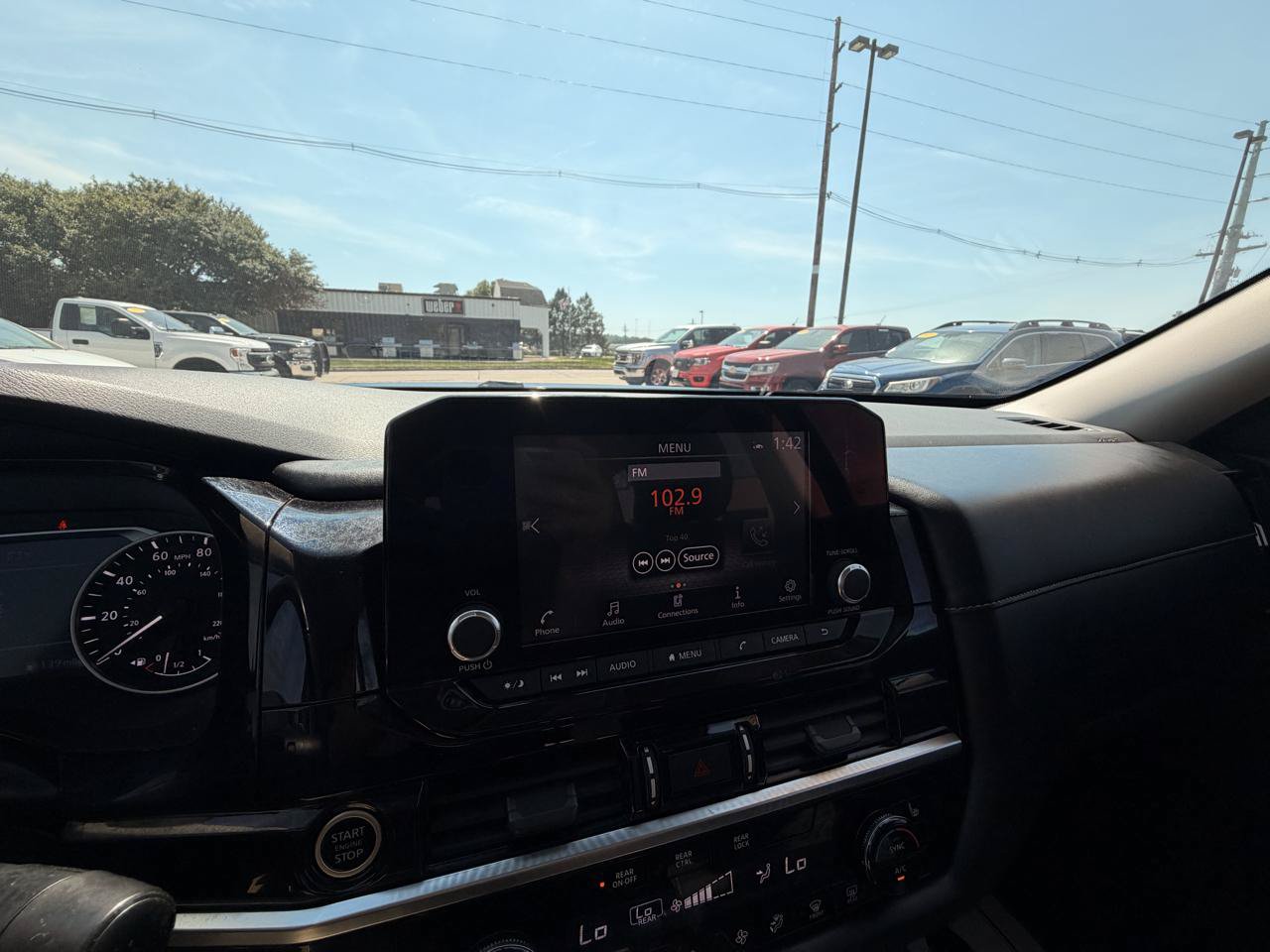 Used 2022 Nissan Pathfinder SV AWD/4WD image 21