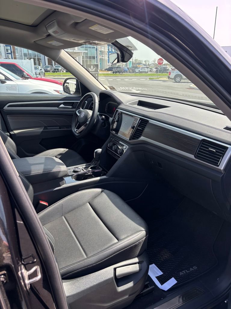 Used 2023 Volkswagen Atlas SE w/ Panoramic Sunroof Package image 19