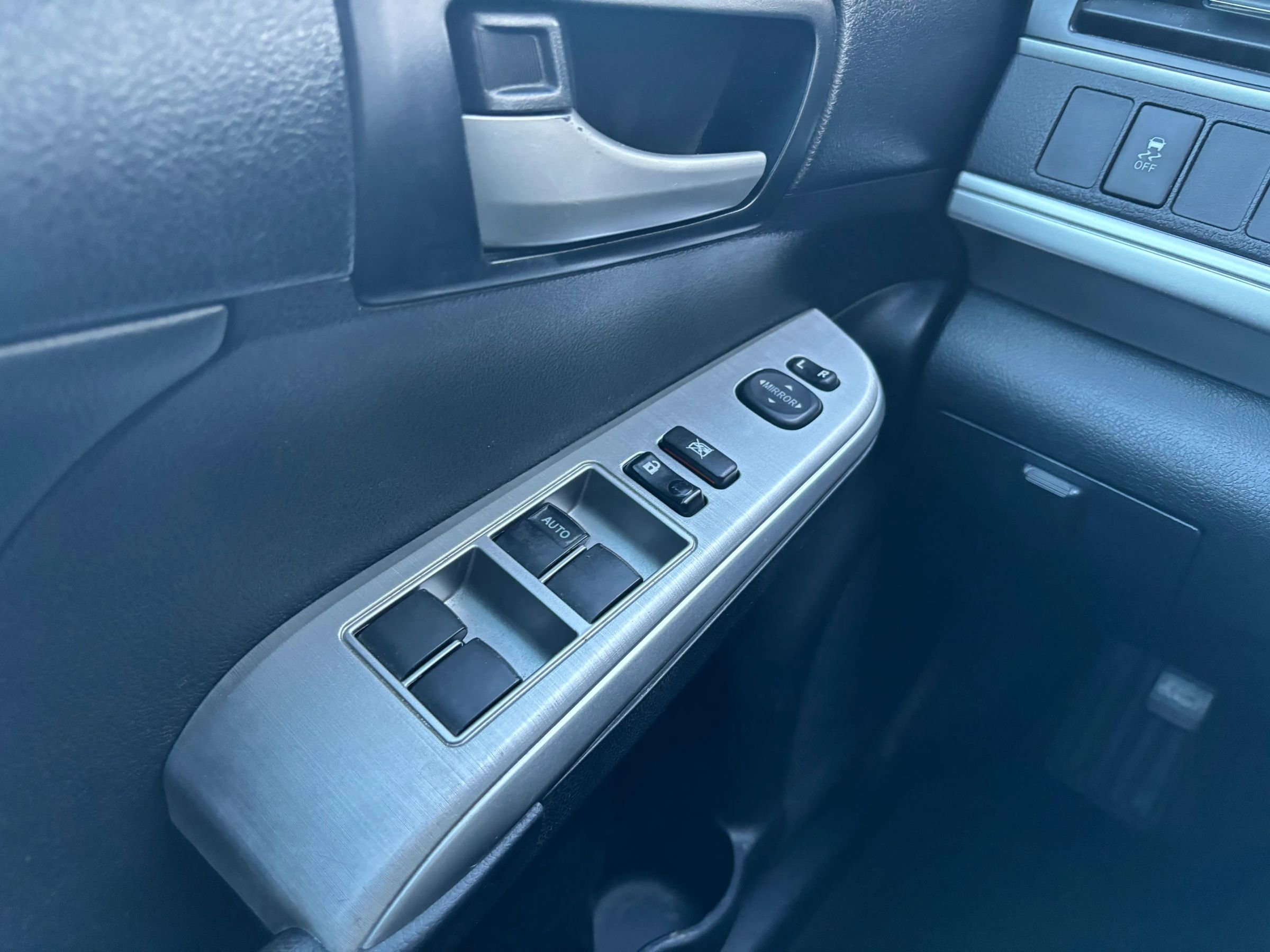 Used 2013 Toyota Camry SE image 15