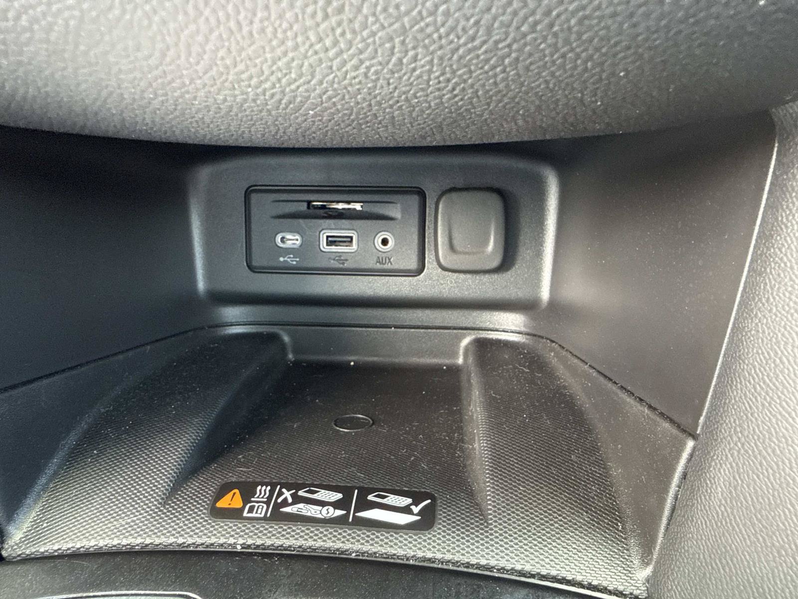 Used 2023 Chevrolet Equinox Premier FWD image 27