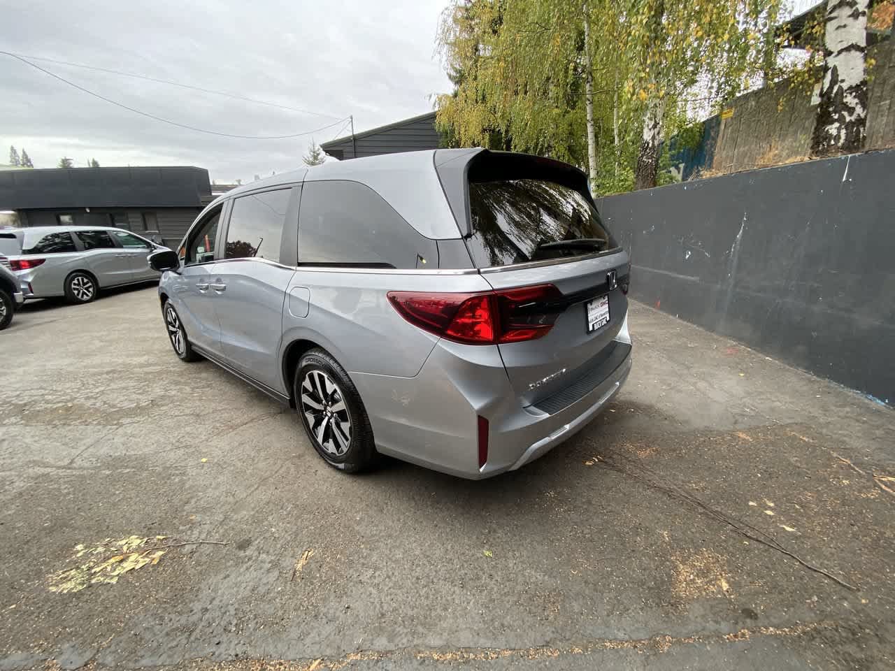 Used 2025 Honda Odyssey EX-L image 4