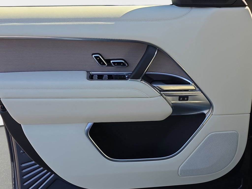 New 2026 Land Rover Range Rover SE image 28