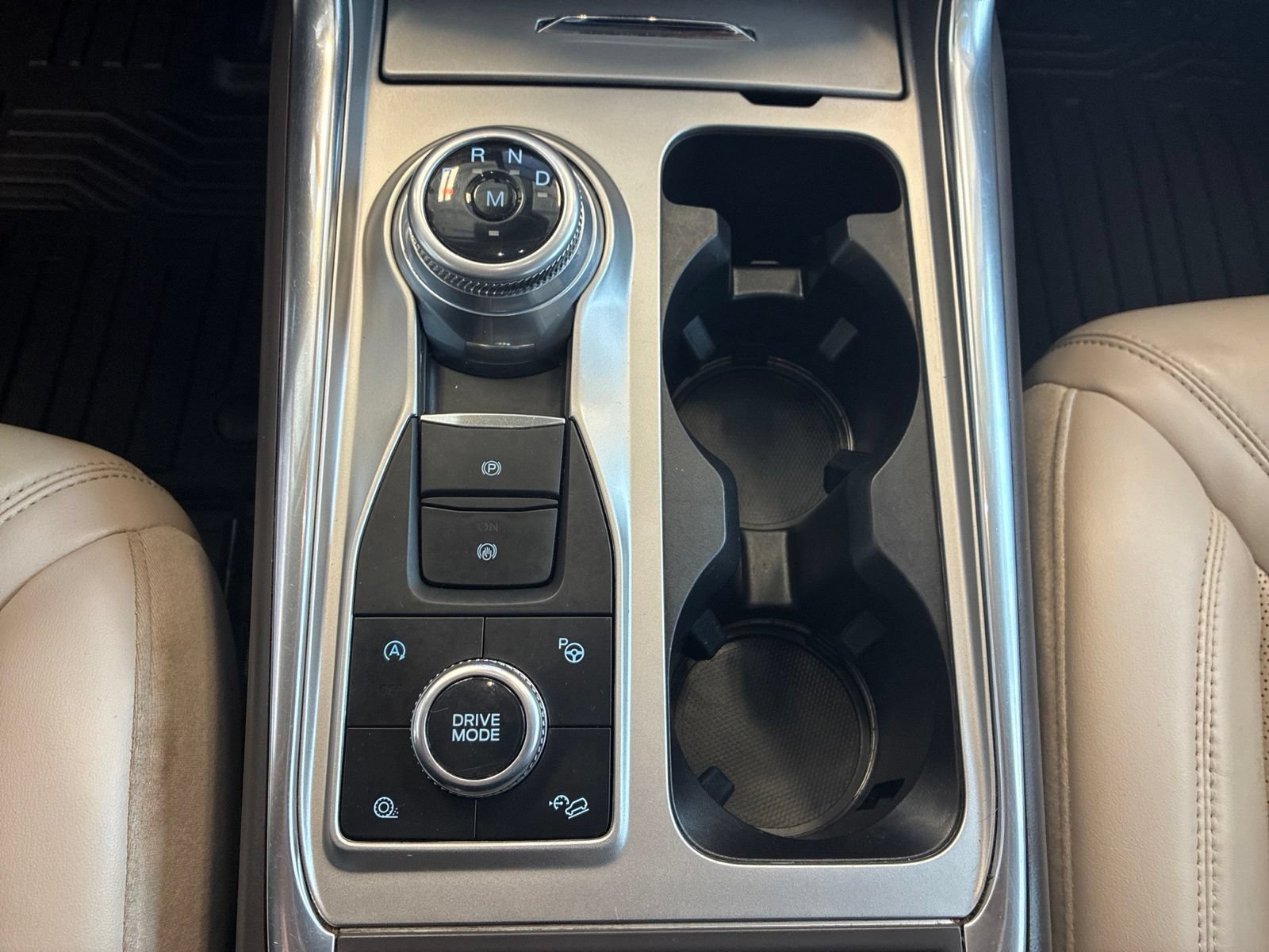 Used 2020 Ford Explorer Platinum w/ Premium Technology Package AWD/4WD image 23
