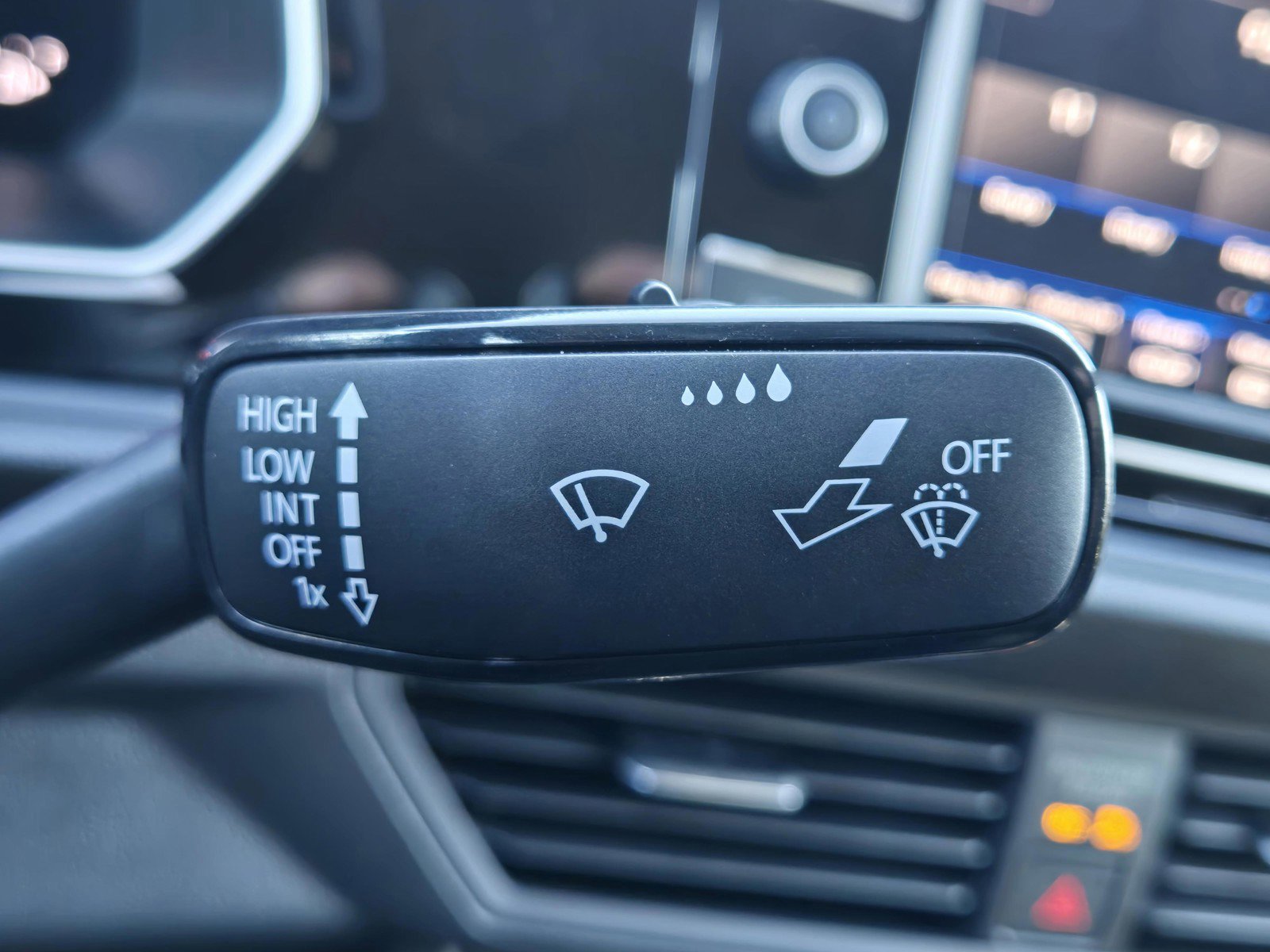 Used 2024 Volkswagen Jetta Sport image 16