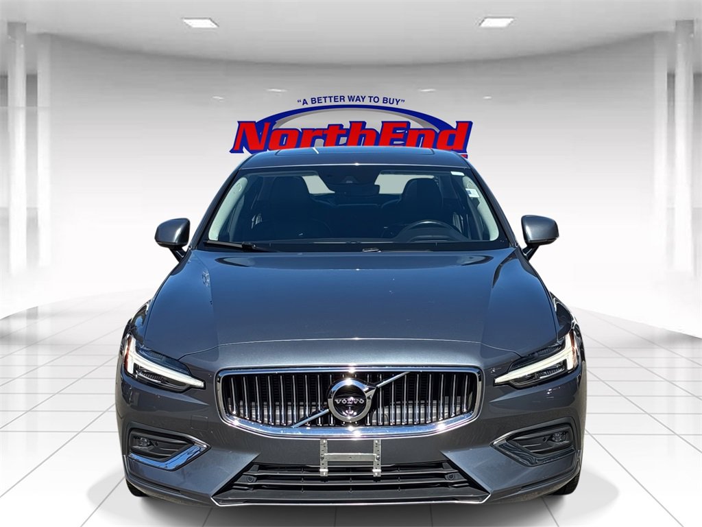 Used 2021 Volvo S60 T5 Inscription image 2