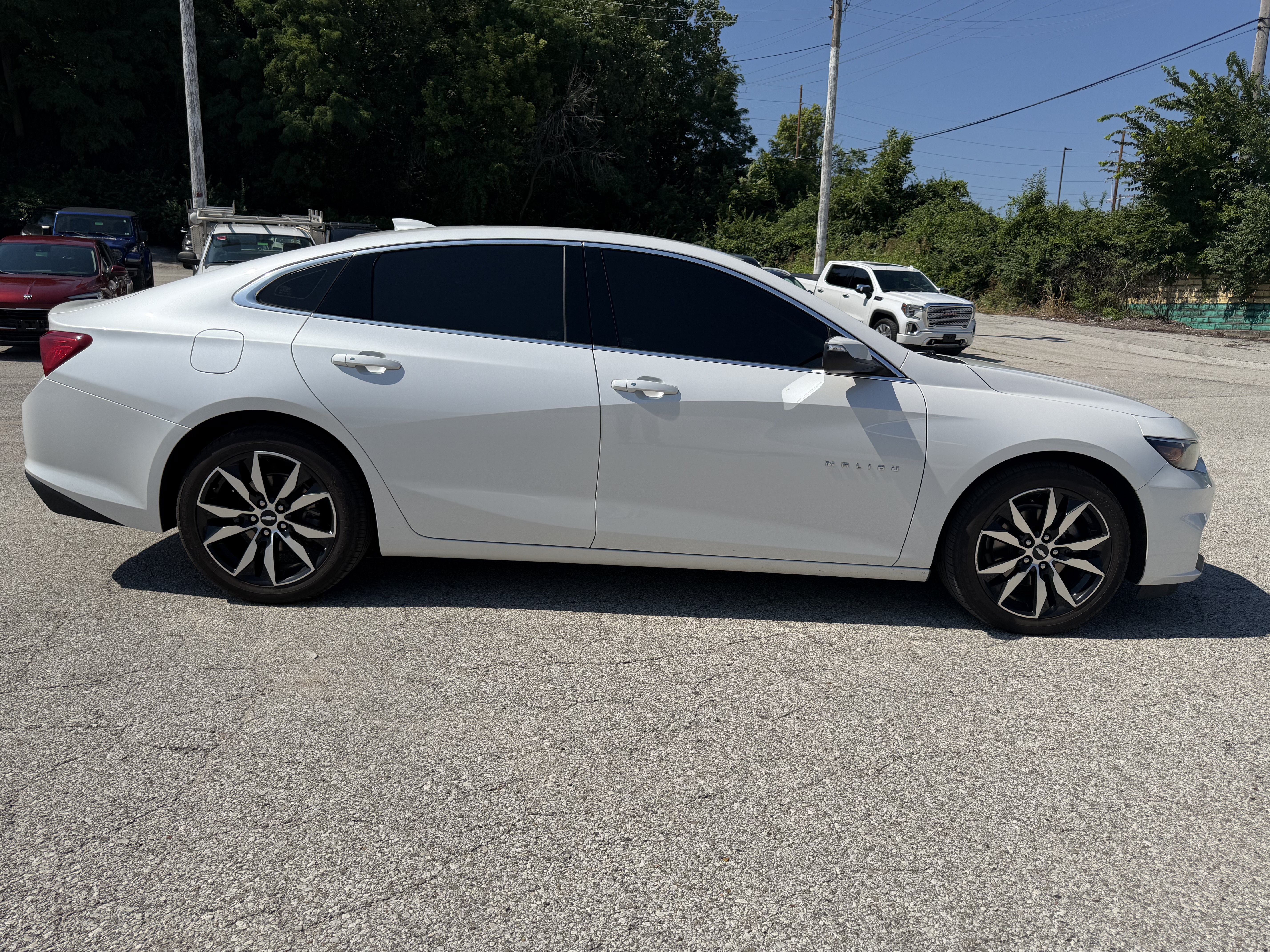 Used 2018 Chevrolet Malibu LT w/ Leather Package FWD image 8