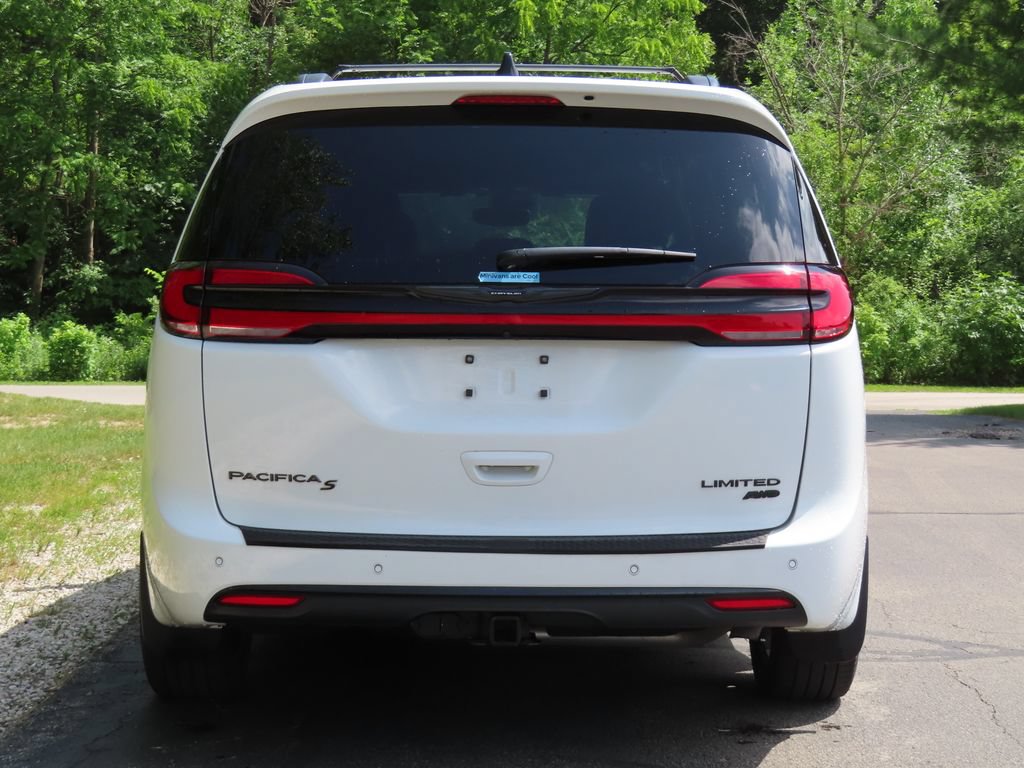 Used 2024 Chrysler Pacifica Limited w/ Uconnect Theater Family Group AWD/4WD image 5