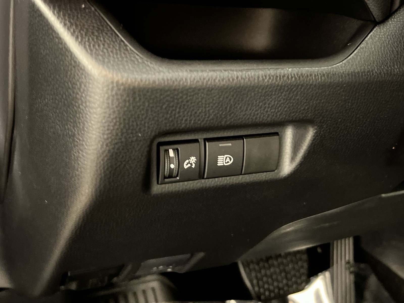 Used 2024 Toyota RAV4 XLE AWD/4WD image 31