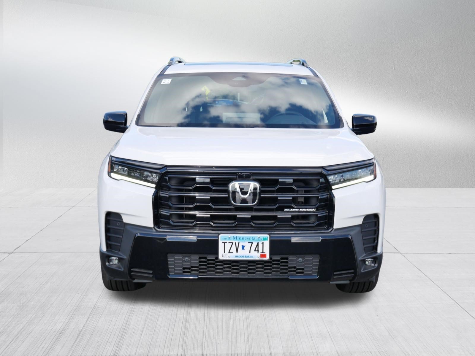 Certified 2026 Honda Pilot Black Edition image 2
