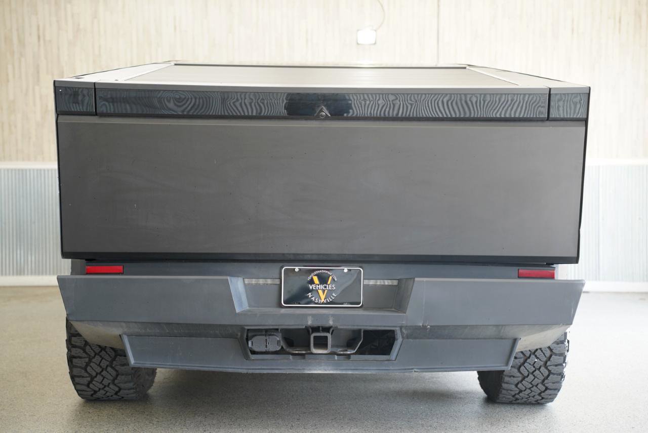 Used 2024 Tesla Cybertruck AWD Crew Cab image 9
