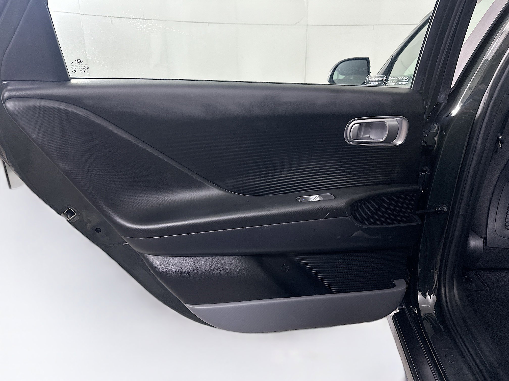 Used 2024 Hyundai Ioniq 6 SE RWD image 26