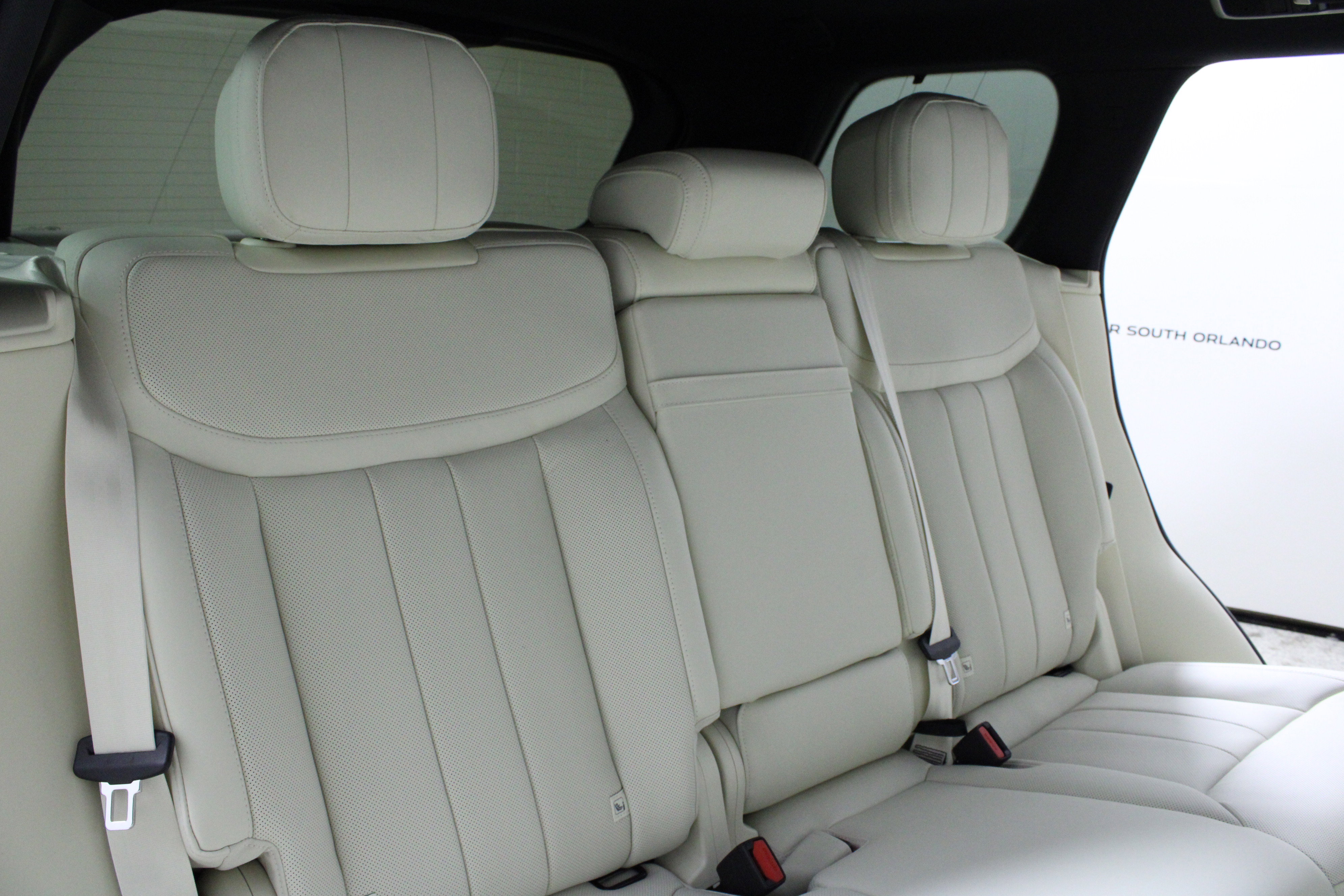 New 2026 Land Rover Range Rover SE image 12