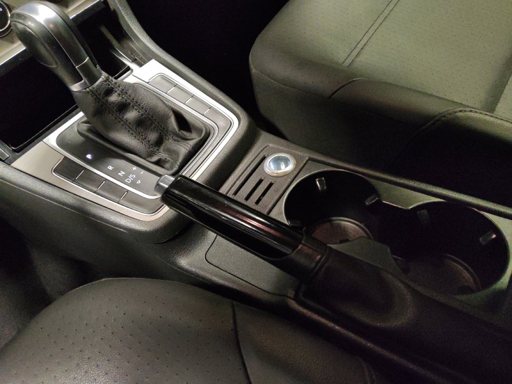 Used 2015 Volkswagen Golf S image 26