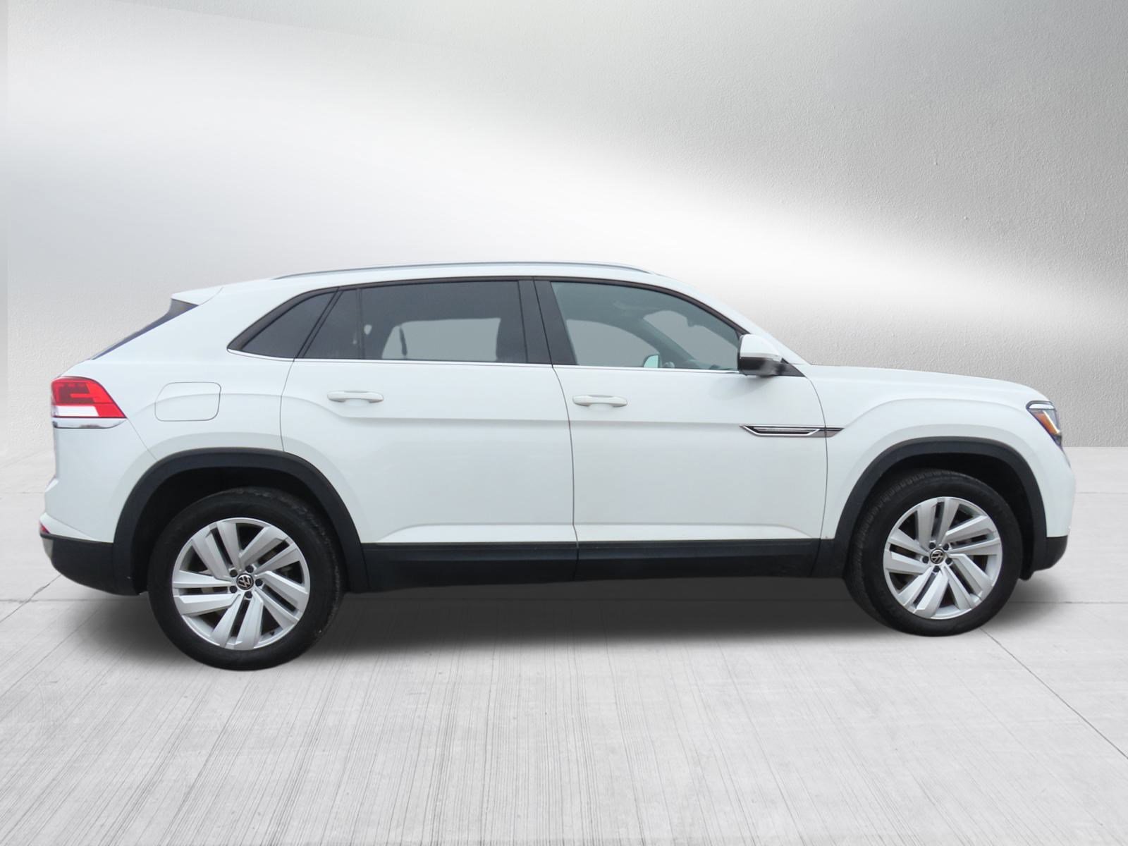 Used 2022 Volkswagen Atlas Cross Sport SE w/ Panoramic Sunroof Package image 8