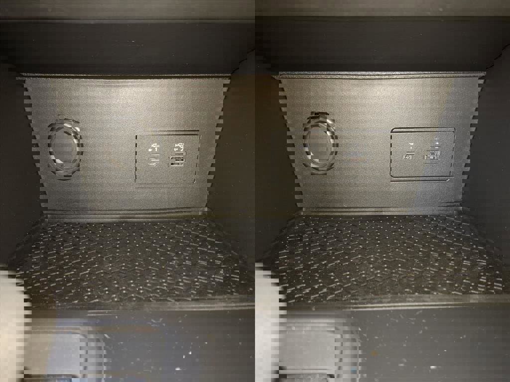 Used 2025 Nissan Pathfinder S image 13