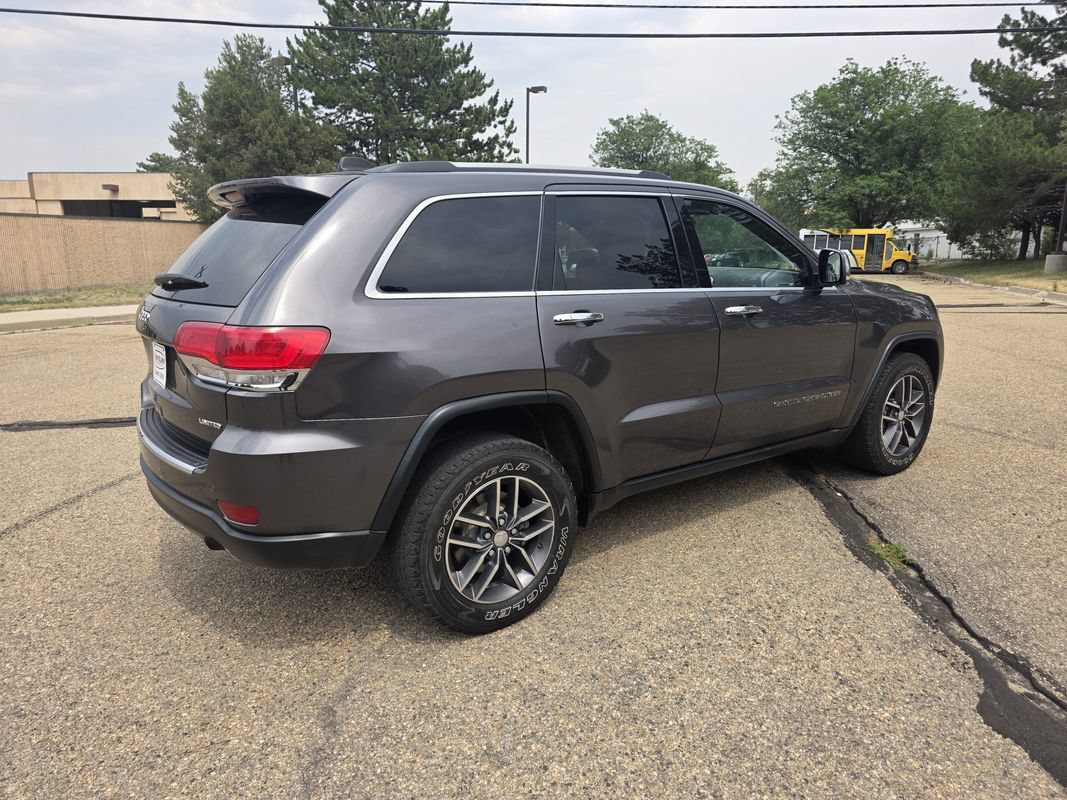 Used 2017 Jeep Grand Cherokee Limited AWD/4WD image 8