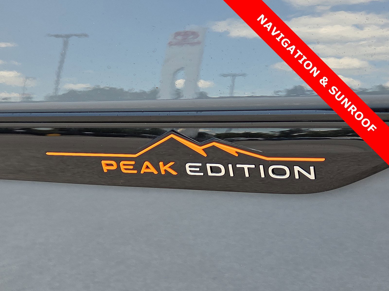 Used 2024 Volkswagen Atlas Peak Edition SEL image 8