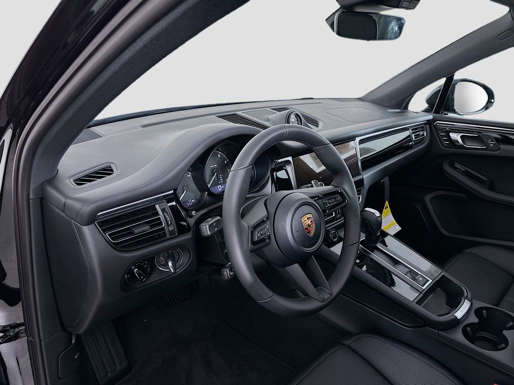 Certified 2026 Porsche Macan image 4