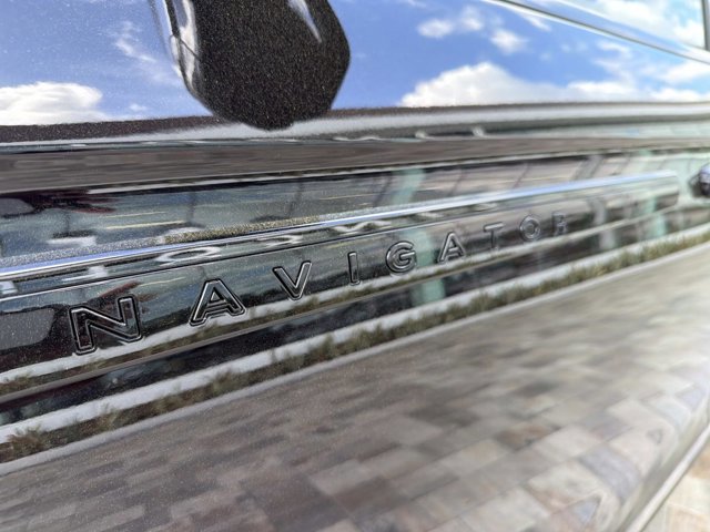 New 2026 Lincoln Navigator L Reserve w/ Jet Appearance Package AWD/4WD image 8