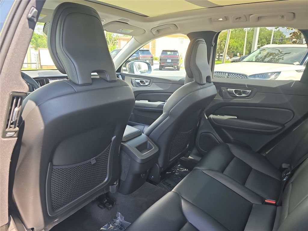 Used 2023 Volvo XC60 B5 Core w/ Climate Package FWD image 10