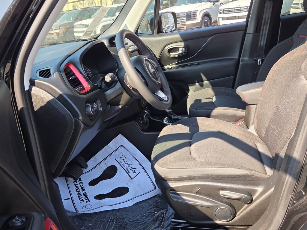 Used 2023 Jeep Renegade Trailhawk image 5