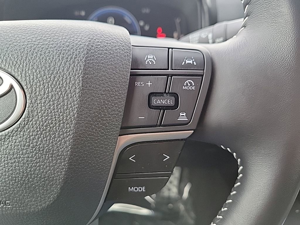 Used 2025 Toyota Camry SE image 27