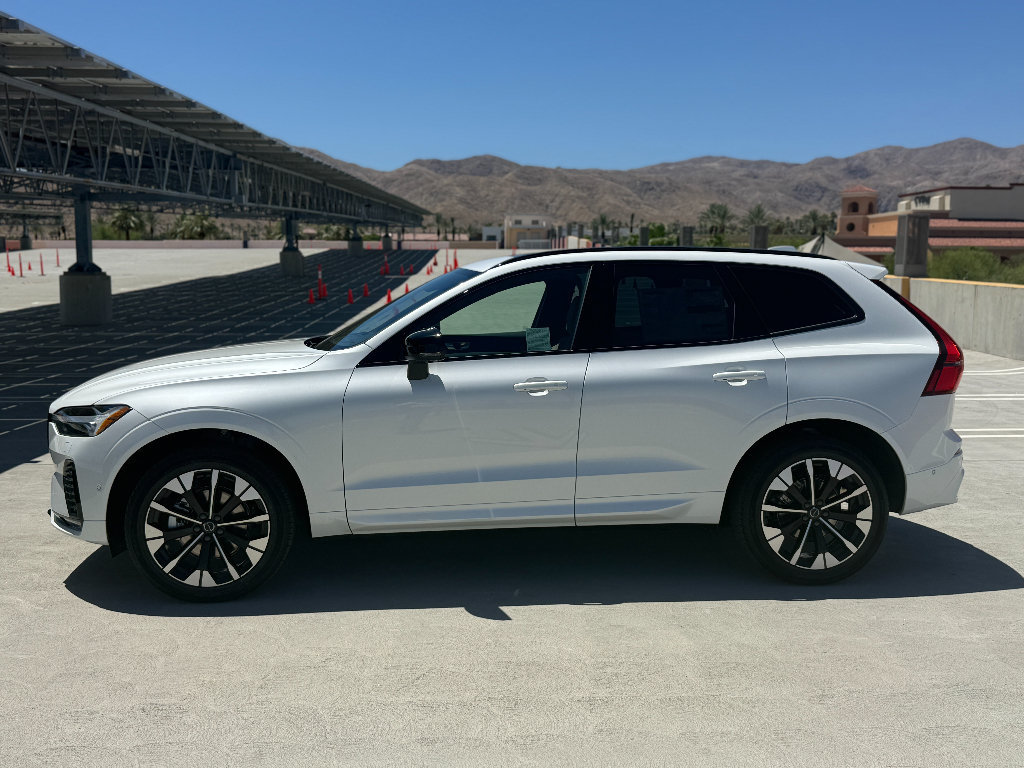 New 2026 Volvo XC60 B5 Plus w/ Climate Package AWD/4WD image 4