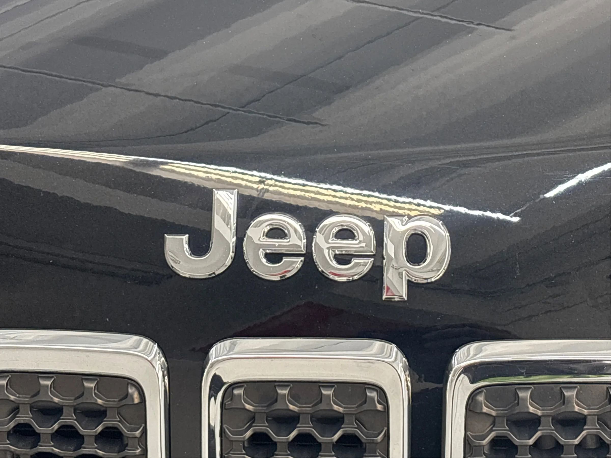 Used 2022 Jeep Cherokee Limited w/ Mopar Interior Package image 36