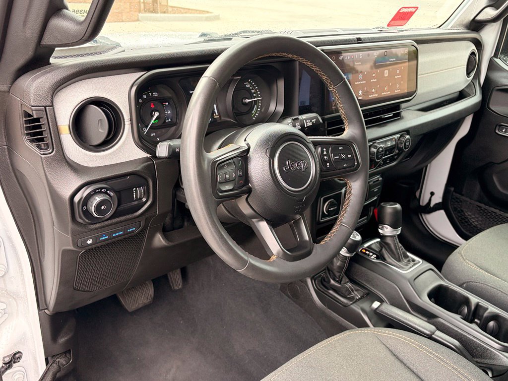 Used 2024 Jeep Wrangler Unlimited w/ Convenience Group AWD/4WD image 13