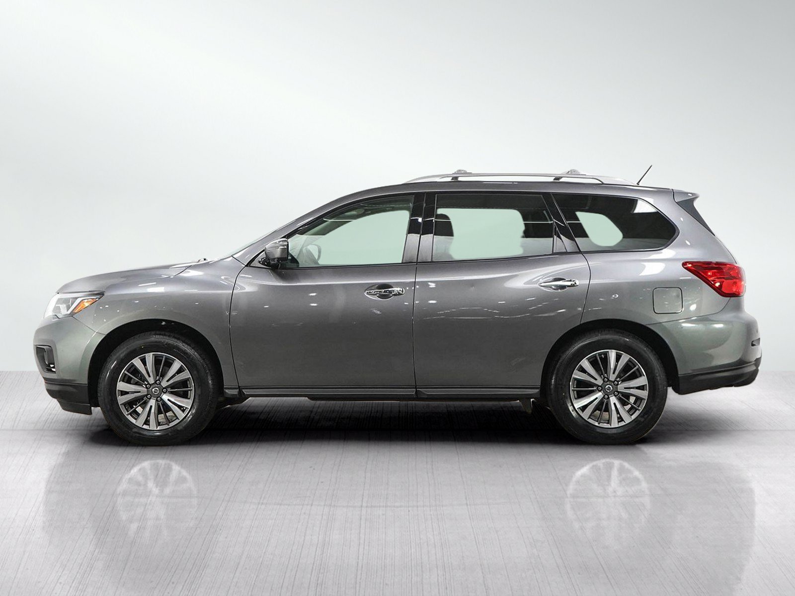 Used 2017 Nissan Pathfinder SL w/ SL Premium Package AWD/4WD image 2