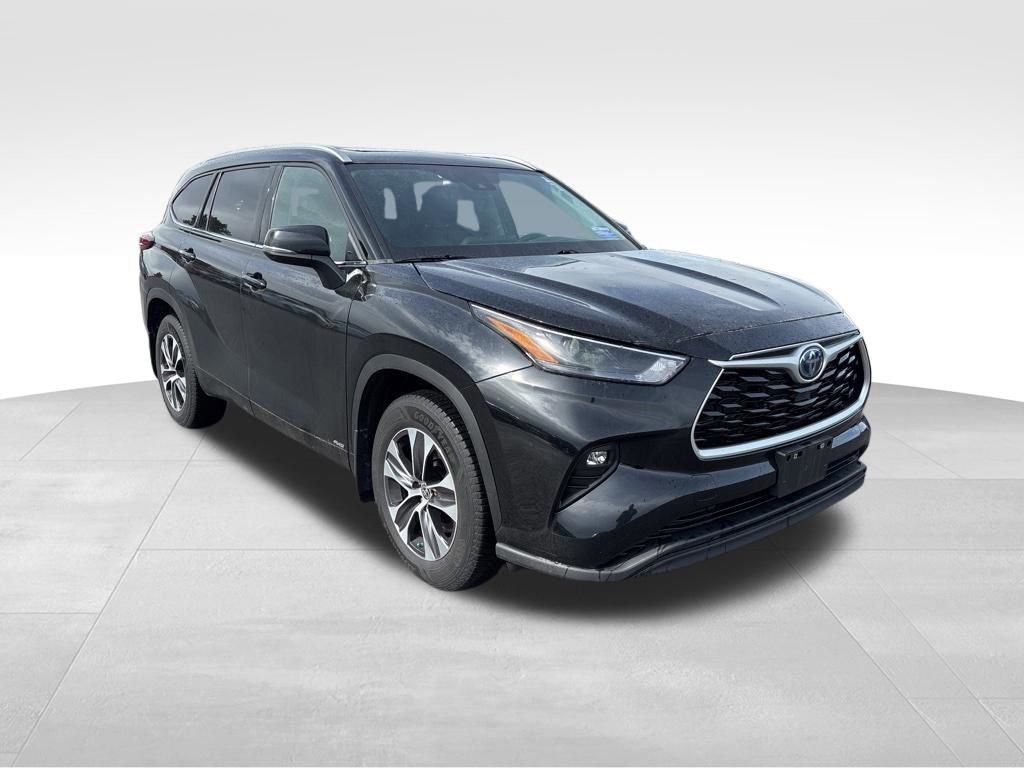 Used 2022 Toyota Highlander XLE image 4