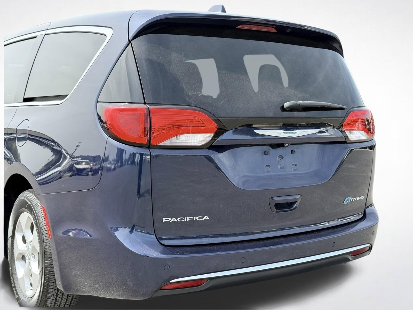 Used 2018 Chrysler Pacifica Touring Plus image 3