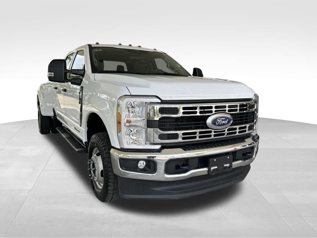 Used 2025 Ford F350 XLT w/ FX4 Off-Road Package AWD/4WD image 2
