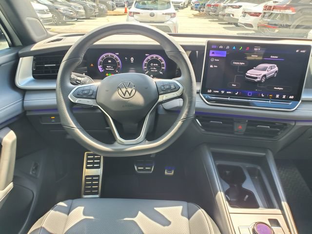 Certified 2025 Volkswagen Tiguan SE R-Line FWD image 28