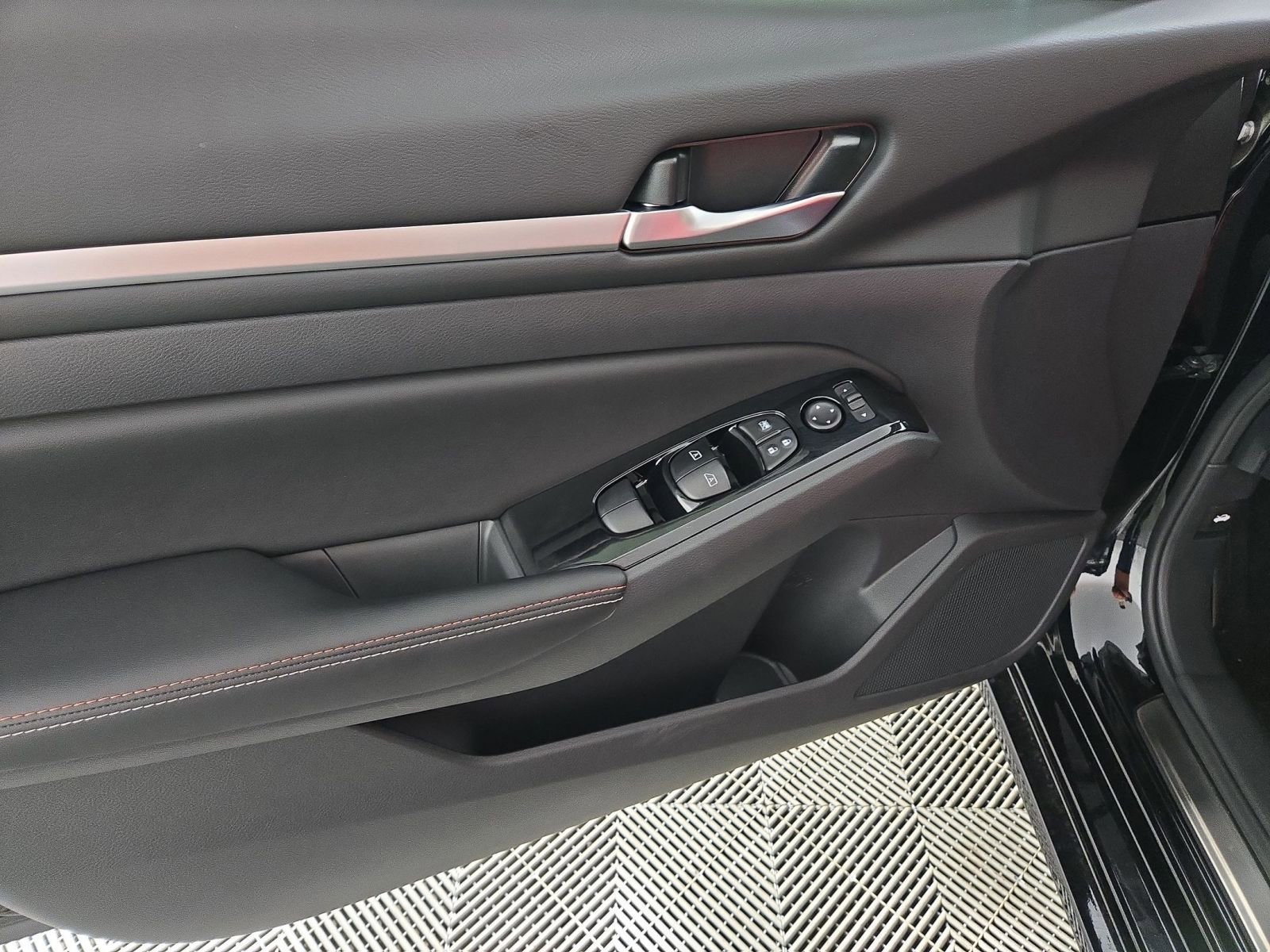 New 2025 Nissan Altima 2.5 SR w/ SR Premium Package image 19