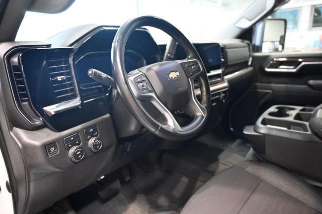 Used 2024 Chevrolet Silverado 2500 LT AWD/4WD image 19