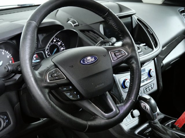 Certified 2019 Ford Escape Titanium AWD/4WD image 17