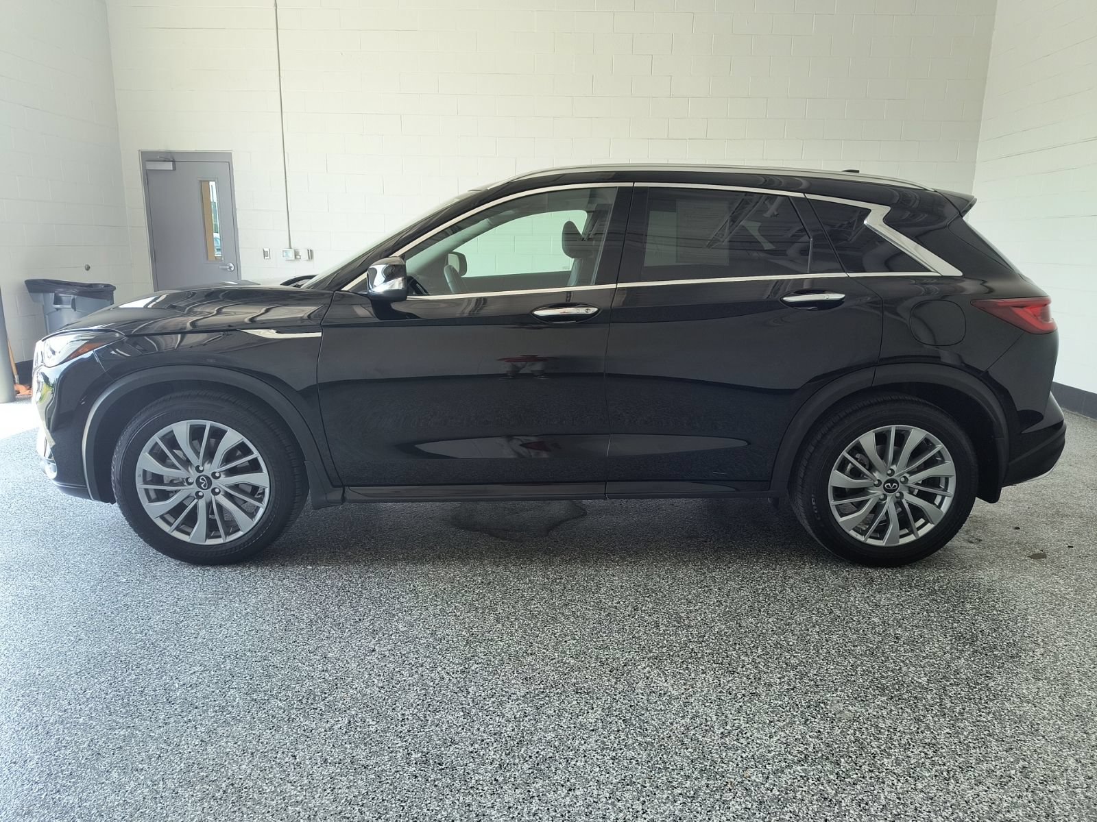 Certified 2025 INFINITI QX50 Luxe AWD/4WD image 2