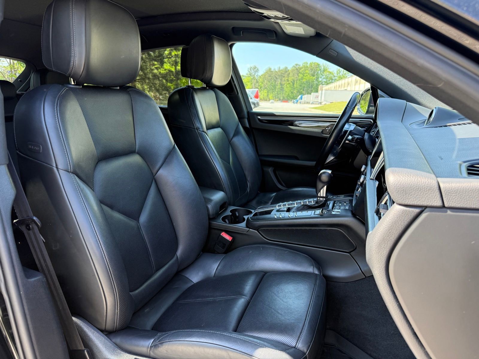 Used 2020 Porsche Macan S image 36