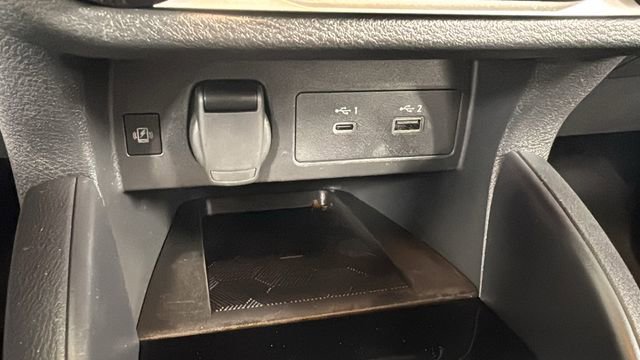 Used 2025 Nissan Versa SR image 25