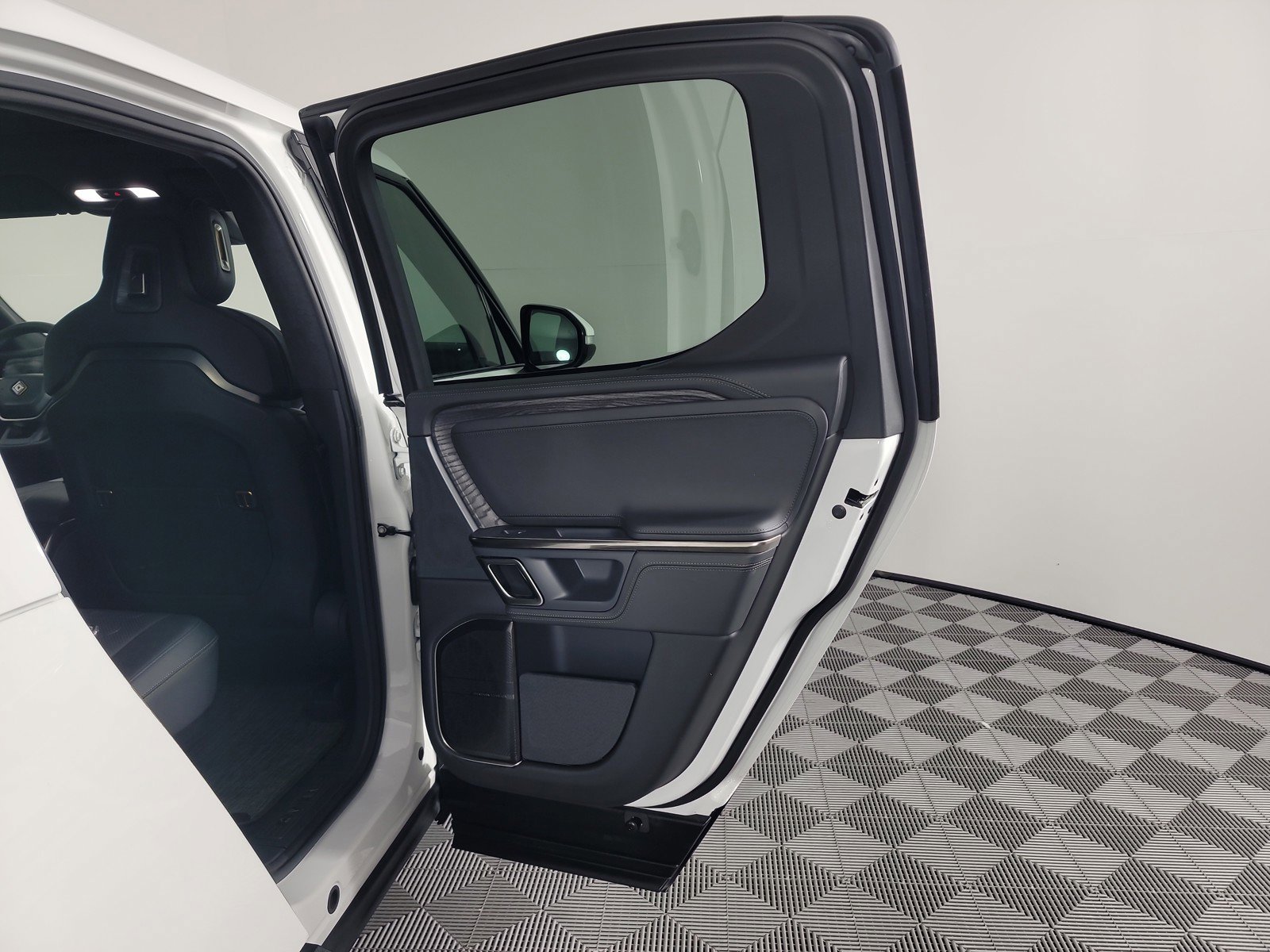 Used 2022 Rivian R1T Adventure image 19