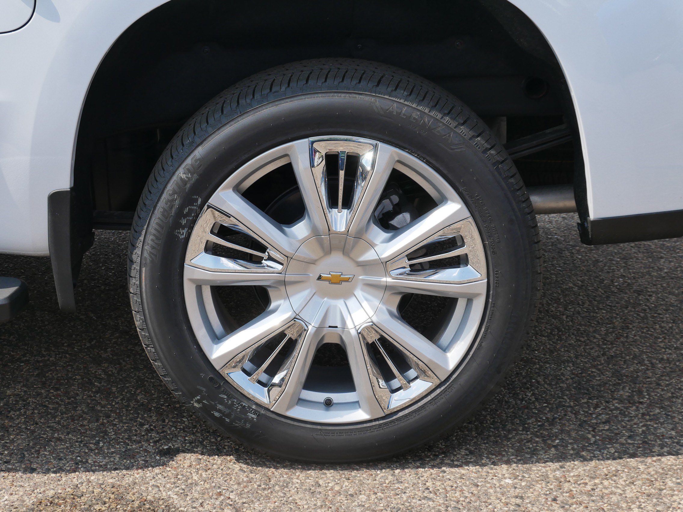 New 2026 Chevrolet Silverado 1500 High Country w/ High Country Premium Package AWD/4WD image 3